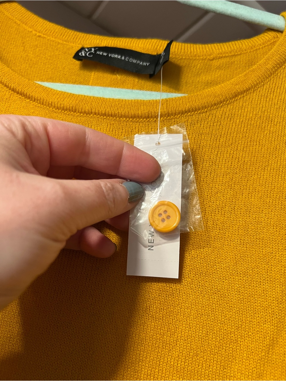 NWT NY&C Yellow Quarter Sleeve Shirt Size Medium 💛 - Picture 5 of 9